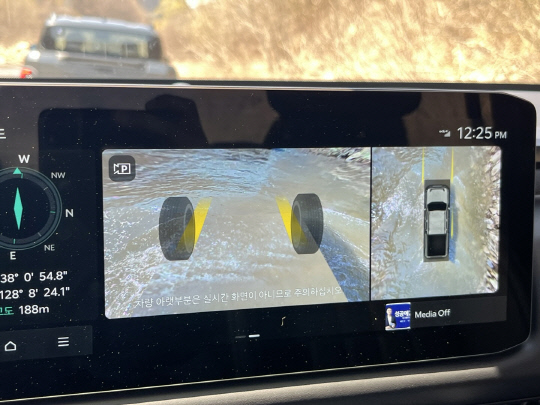 기아 타스만 오프로드 전용 디스플레이 화면. 장우진 기자